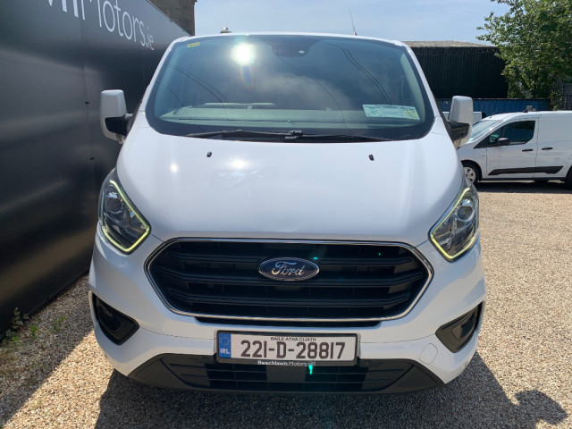 Image for 2022 Ford Transit Custom 2.0 TDCI 130 PS LIMITED SWB // PRICE EXCL. VAT // ONE OWNER // FULL SERVICE HISTORY // SAT NAV, HEATED SEATS AND ALLOYS WHEELS // 05/27 CVRT // 