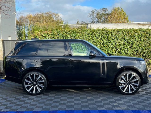 Image for 2025 Land Rover Range Rover P460e 3.0 HYBRID // PANORAMIC SUNROOF // MERIDIAN SOUND SYSTEM // ADAPTIVE AIR SUSPENSION // VARIOUS OFF-ROAD DRIVING MODES