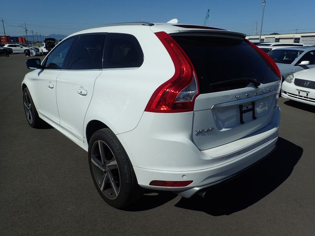 Image for 2015 Volvo XC60 2.0 D4 DIESEL R-DESIGN PLUS AUTO // TOP SPEC=LIKE NEW // FULL ELECTRIC HEATED LEATHER // CRUISE CONTROL // ELECTRIC TAILGATE // REVERSING CAMERA // LANE ASSIST // COLLISION WARNING SYSTEM