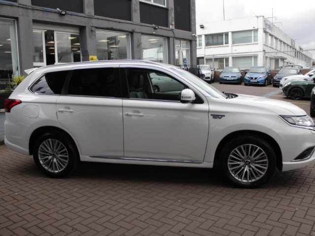 Image for 2018 Mitsubishi Outlander 2.4 JURO PHEV 221BHP 4WD 5DR HYBRID PETROL-PLUGIN