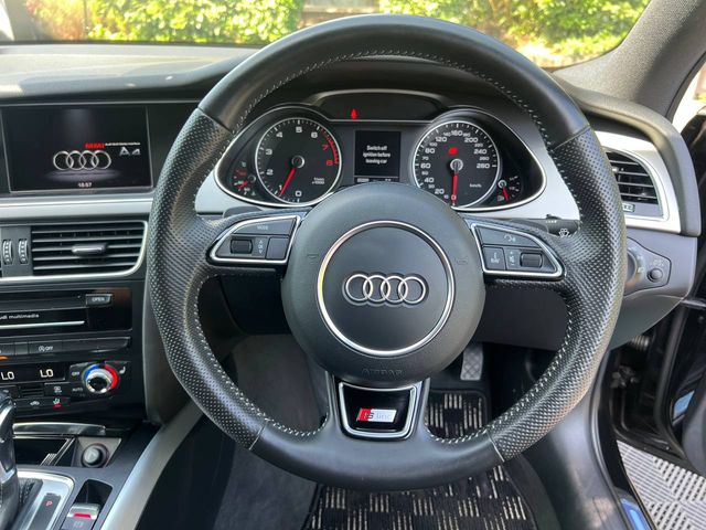 Image for 2015 Audi A4 S-LINE 2.0 TFSI AUTO // SERVICE HISTORY // NEW 19" S-LINE ALLOYS // REVERSE CAMERA