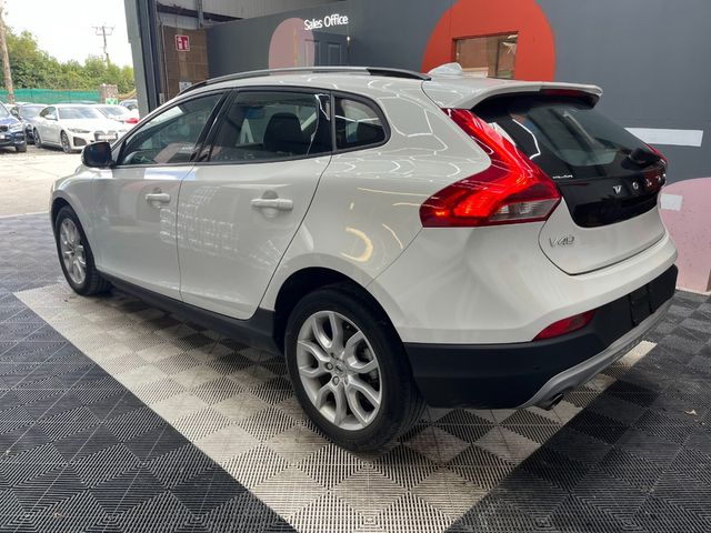 Image for 2017 Volvo V40 Cross Country 2017 VOLVO V40 CROSS COUNTRY D4 MOMENTUM 2.0 AUTOMATIC / CRUISE CONTROL / PARKING CAMERA / ELECTRIC MEMORY & HEATED SEATS / PADDLE SHIFTERS AND MORE
