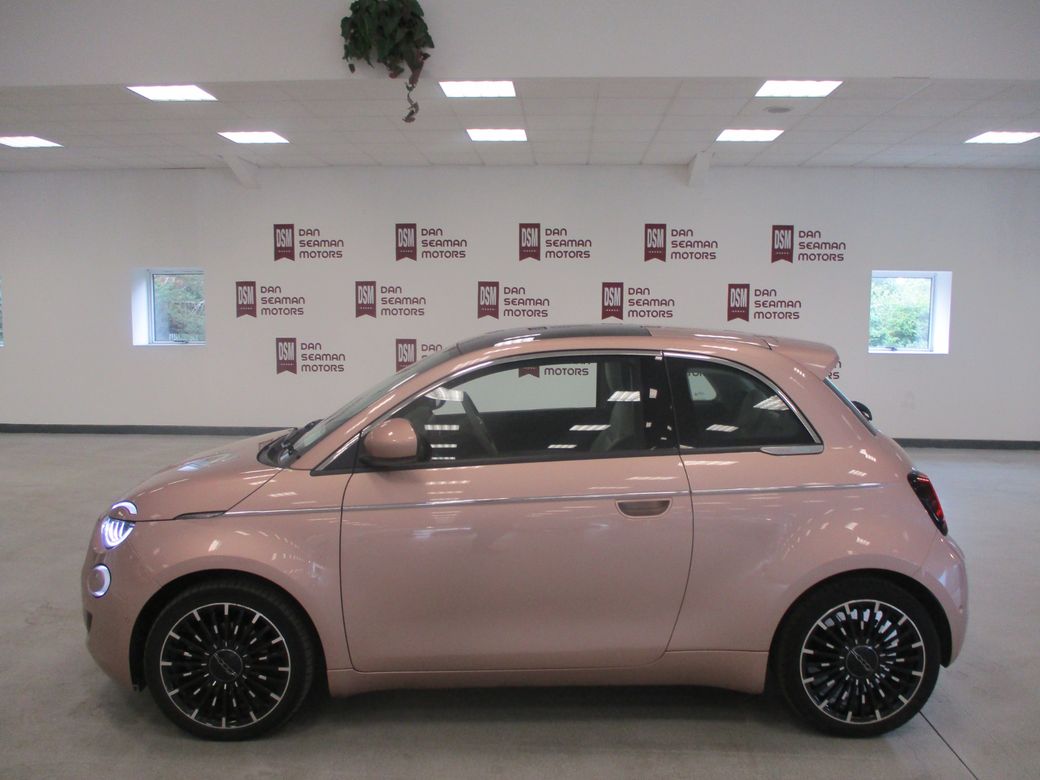 Image for 2022 Fiat 500 LA Prima BOCELLI Electric 42KWH 3DR AUTO-LEATHER-PANORAMIC ROOF-ONE OWNER
