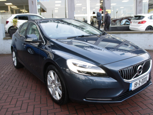Image for 2019 Volvo V40 2.0D4 INSCRIPTION 5DR HATCHBACK AUTO HUGE SPEC // 1 OWNER CAR // AS NEW CONDITION THROUGHOUT // BUY WITH CONFIDENCE AA AND SIMI APPROVED DEALER 2026 // FINANCE ARRANGED //