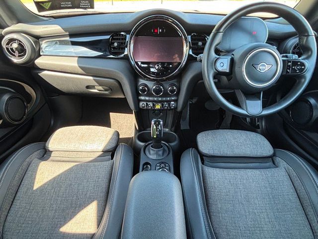Image for 2023 Mini Cooper ELECTRIC LEVEL 2 HALF LEATHER SEATS