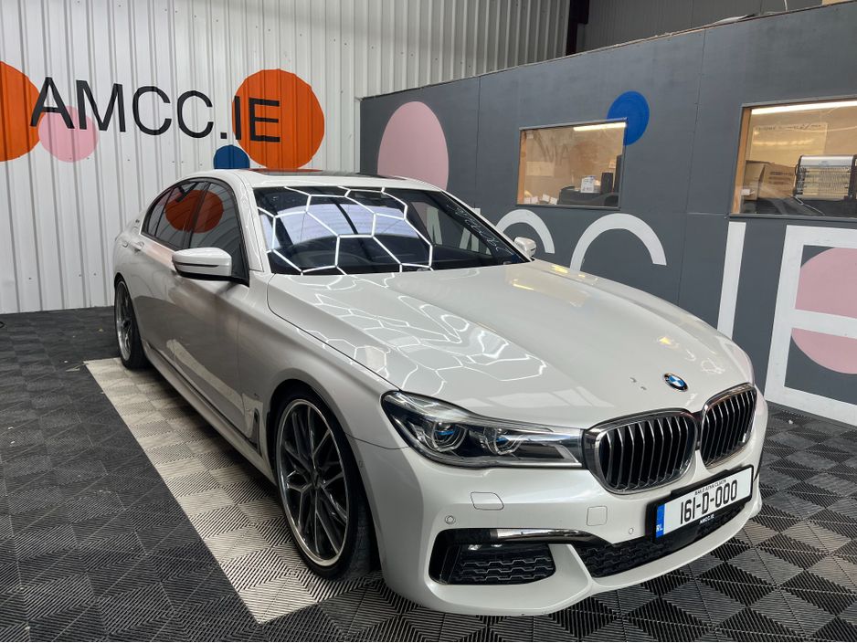 Image for 2016 BMW 7 Series 2016 BMW 740E M-SPORT iPERFORMANCE 2.0 AUTOMATIC / CRUISE CONTROL / 360° CAMERA / ELECTRIC MEMORY MASSAGING & HEATED SEATS / PADDLE SHIFTERS / PANORAMIC SUNROOF / AMBIENT LIGHTS AND MORE