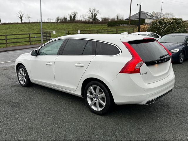 Image for 2018 Volvo V60 2.0 D4 SE LUXURY PLUS DIESEL AUTOMATIC // MASSIVE SPEC // FULL HEATED LEATHER // REVERSING CAMERA // CRUISE CONTROL // LANE ASSIST // COLLISION WARNING SYSTEM // UPGRADED SPORT ALLOYS