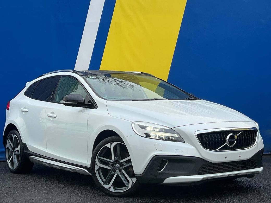 Image for 2018 Volvo V40 D4 CROSSCOUNTRY 2.0D // PAN ROOF // DIGITAL CLUSTER // ADAPTIVE CRUISE CONTROL