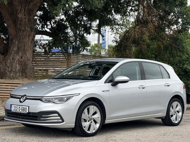 Image for 2023 Volkswagen Golf Style 2.0 TDI. WIRELESS PHONE CHARGER