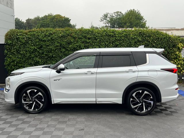Image for 2022 Mitsubishi Outlander 7-SEATER 2.4 HYBRID AUTO ** HUGE SPEC ** // MASSAGE HEATED & POWERED SEATS // 360 PARKING CAMERAS // HEADS-UP DISPLAY