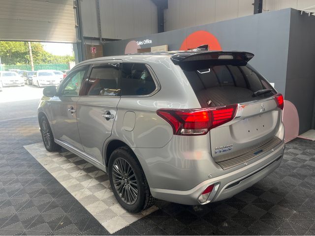 Image for 2019 Mitsubishi Outlander OUTLANDER 2.4 HYBRID / SUNROOF / 69k KMs / HEATED SEATS & WHEEL , REVERSE CAMERA , ADAPTIVE CRUISE & MORE