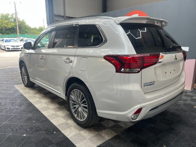 Image for 2021 Mitsubishi Outlander 2021 OUTLANDER PHEV G PLUS PACKAGE 4WD AUTOMATIC/ CRUISE CONTROL/PARKING CAMERA/ ELETRIC SEATS AND MORE