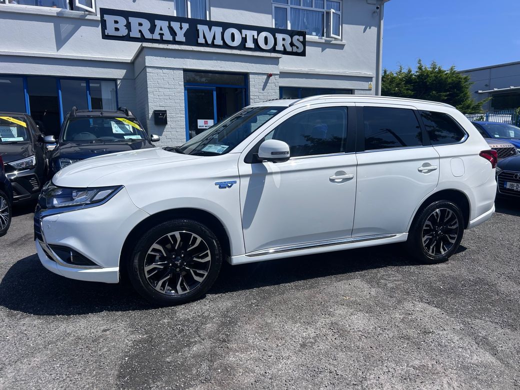 Image for 2016 Mitsubishi Outlander 2016 MITSUBISHI OUTLANDER HYBRID TOP SPEC
