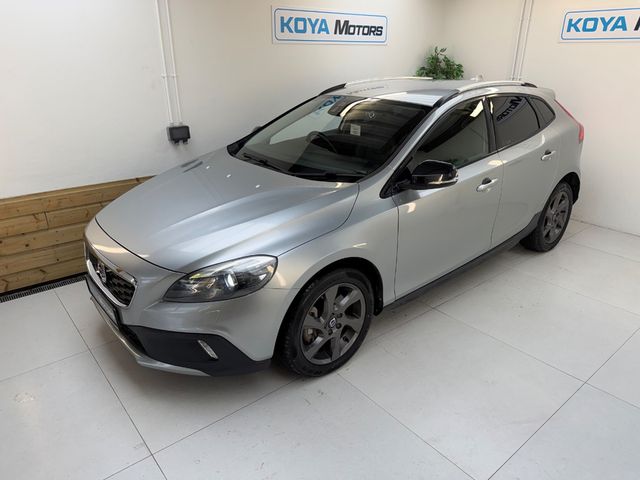 Image for 2016 Volvo V40 Cross Country 2.0 D4 CROSS COUNTRY SE LUXURY DIESEL 190 BHP AUTOMATIC // FULL LEATHER ELECTRIC SEATS // REVERSING CAMERA // CRUISE CONTROL // LANE ASSIST // FULL HARMAN KARDON SURROUND SOUND SYSTEM // TOP SPEC