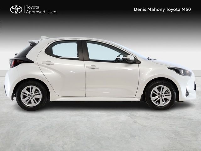 Image for 2023 Toyota Yaris Luna Hybrid