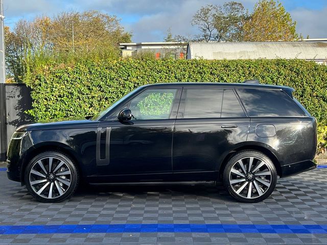Image for 2025 Land Rover Range Rover P460e 3.0 HYBRID // PANORAMIC SUNROOF // MERIDIAN SOUND SYSTEM // ADAPTIVE AIR SUSPENSION // VARIOUS OFF-ROAD DRIVING MODES