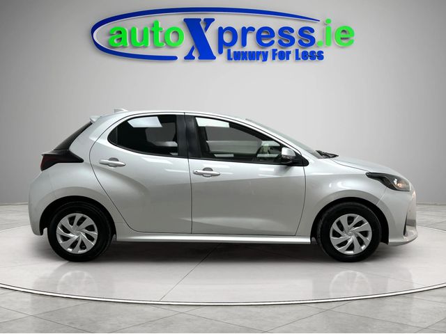 Image for 2022 Toyota Yaris 1.5 HYBRID X Automatic, Reversing camera