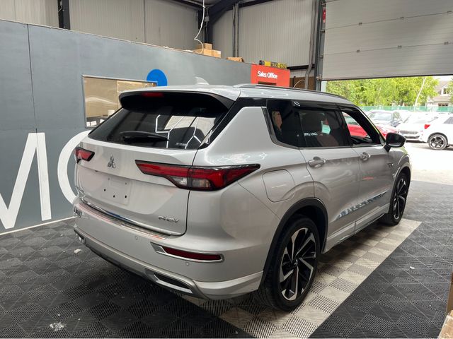Image for 2022 Mitsubishi Outlander 2022 MITSUBISHI OUTLANDER PHEV P 2.4 AUTOMATIC / CRUIE CONTROL / 360° CAMERA / ELECTRIC MEMORY MASSAGING & HEATED SEATS / PADDLE SHIFTERS / PANORAMIC SUNROOF / HEATED STEERING WHEEL / 7 SEATS OPTION
