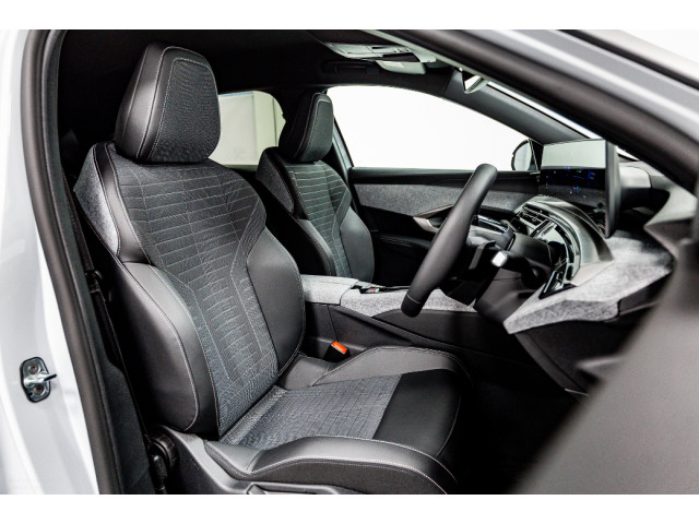 Image for 2026 Peugeot 3008 E-Allure 73kWh 210HP - includes Protection Pack - Gap, CRI or Peugeot Protect