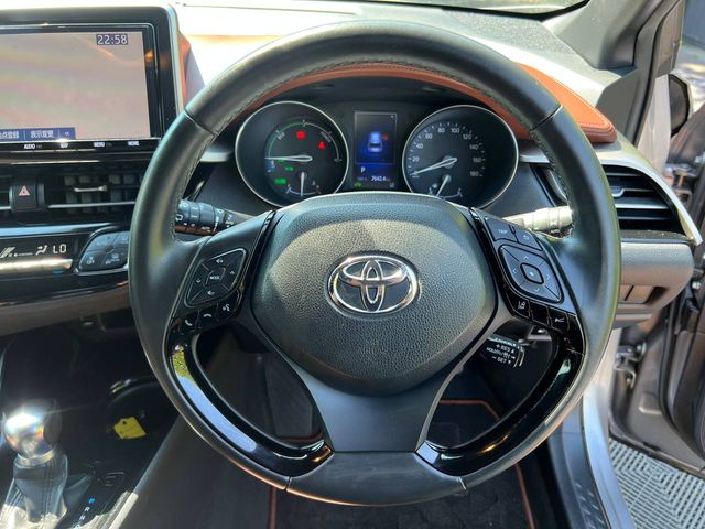 Image for 2019 Toyota C-HR 1.8 HYBRID AUTO // HALF LEATHER INTERIOR // LANE ASSIST // DIAMOND CUT ALLOYS