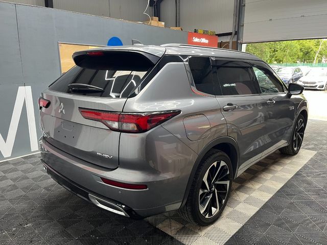 Image for 2022 Mitsubishi Outlander 2022 MITSUBISHI OUTLANDER PHEV P 2.4 AUTOMATIC / CRUISE CONTROL / PARKING CAMERA / ELECTRIC MEMORY & HEATED SEATS / PADDLE SHIFTERS / 7 SEAT OPTION AND MORE