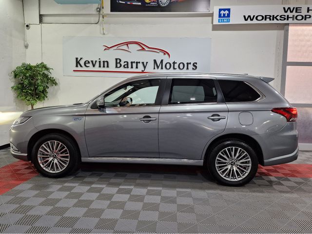 Image for 2021 Mitsubishi Outlander 2.4 PHEV EXCEED 4WD AUTOMATIC **ONE OWNER / TOP SPEC / APPLE CARPLAY / BLIND SPOT ASSIST / CRUISE CONTROL / ELECTRIC BOOTLID / FULL DIAMOND QUILTED LEATHER / HEATED FRONT SEATS / 360 DEGREE CAMERA**