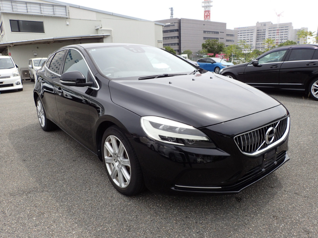 Image for 2018 Volvo V40 2.0D4 INSCRIPTION EDITION 5DR HATCHBACK AUTO WITH ONLY 75, 959 KM'S // STUNNING CAR // BUY WITH CONFODENCE AA AND SIM I APPROVED DEALER 2025 // FINANCE ARRANGED // ALL TRADE INS WELCOME // 