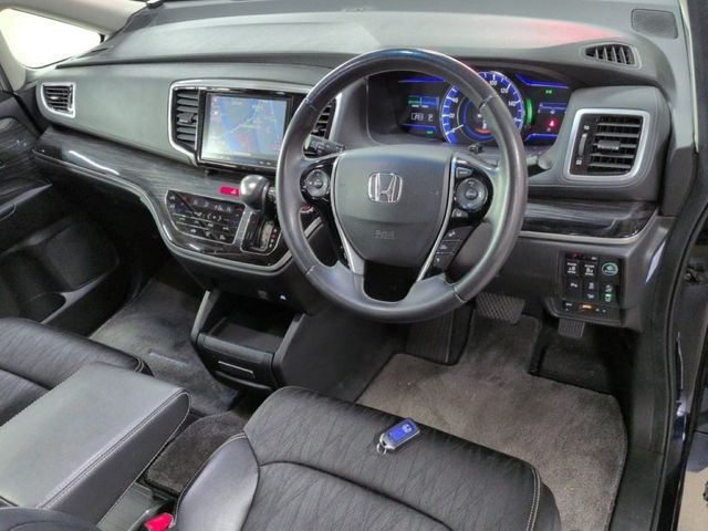 Image for 2016 Honda Odyssey 2.0 HYBRID AUTOMATIC 8 SEATER - FACTORY ALLOYS - BLACK LEATHER UPHOLSTERY - HEATED SEATS - POWER SLIDING DOORS - 360 CAMERA