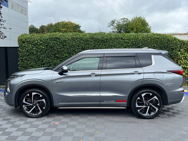 Image for 2022 Mitsubishi Outlander 7-SEATER 2.4 HYBRID AUTO // BOSE SOUND SYSTEM // HEATED FRONT & REAR SEATS // 360 PARKING CAMERAS