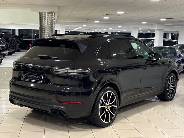 Image for 2018 Porsche Cayenne 3.0 V6 E-HYBRID=LOW MILES//HUGE SPEC=PAN ROOF//FULL PORSCHE SERVICE HISTORY=182 D REG=PREVIOUSLY SUPPLIED BY OURSELVES//TAILORED FINANCE PACKAGES AVAILABLE=TRADE INS WELCOME