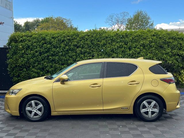 Image for 2015 Lexus CT 200h 1.8 HYBRID // SUEDE HEATED SEATS // REVERSE CAMERA // PADDLE SHIFT