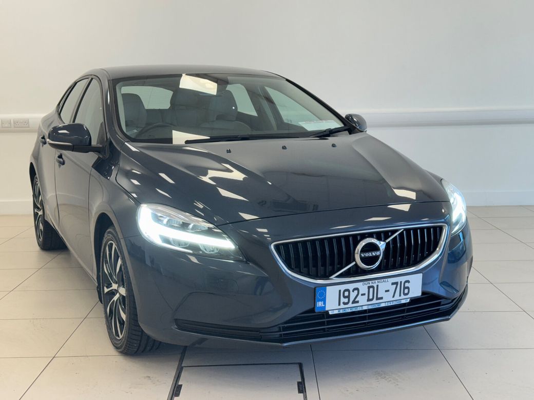Image for 2019 Volvo V40 D3 (150hp) Momentum Edition