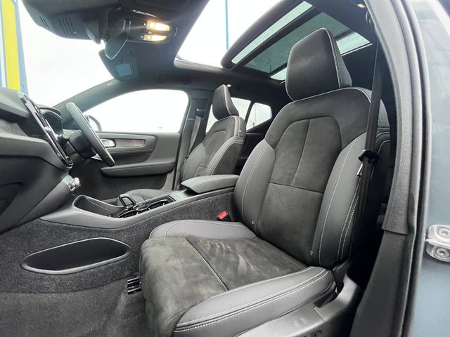 Image for 2022 Volvo XC40 RECHARGE ULTIMATE 78KWH // OPENING PAN ROOF // 19" DIAMOND CUT ALLOYS // LEATHER/ALCANTARA HEATED SEATS