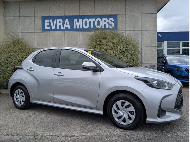Image for 2024 Toyota Yaris X HYBRID AUTOMATIC 1.5 PETROL //LOW MILES//REVERSE CAMERA//KEYLESS ENTRY//ADAPTIVE CRUISE CONTROL//