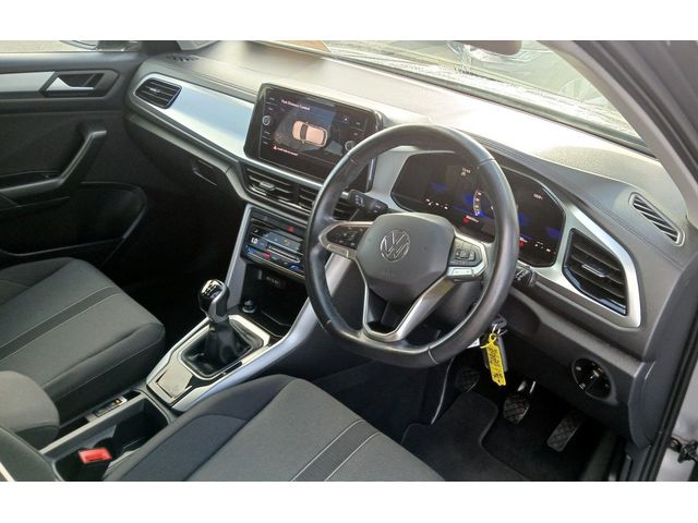 Image for 2024 Volkswagen T-Roc LIFE 2.0 TDI M6F 116HP **REAR VIEW CAMERA, APP CONNECT, WINTER PACK**