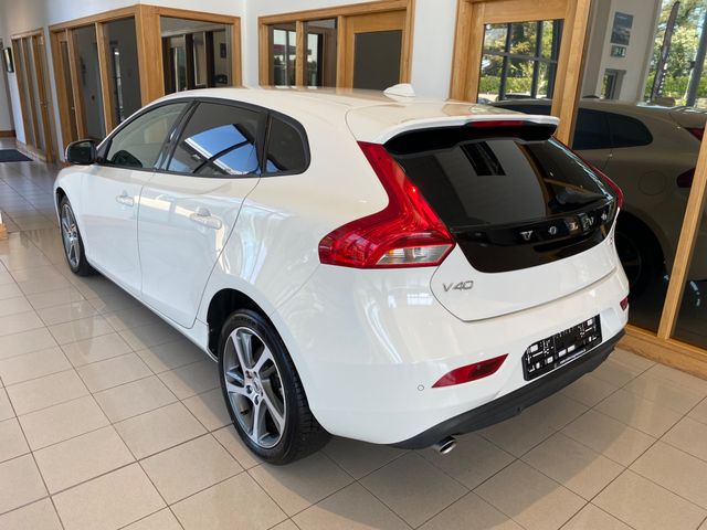 Image for 2017 Volvo V40 D4 Momentum Auto