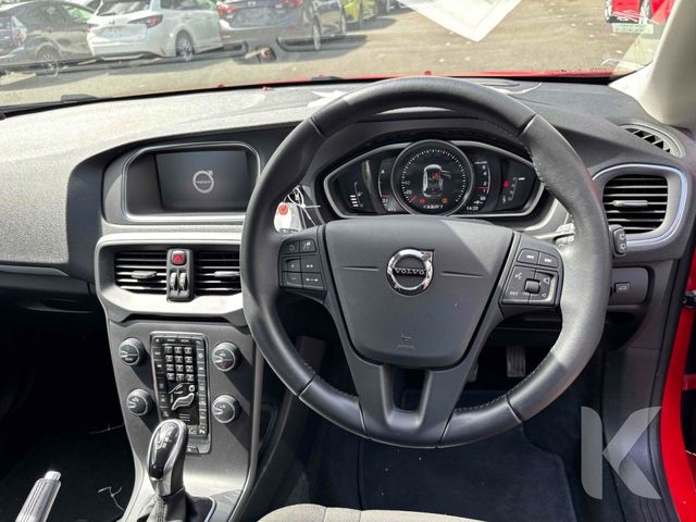 Image for 2018 Volvo V40 FACTORY ALLOY WHEELS - CITY SAFETY - PADDLE SHIFT - CRUISE CONTROL