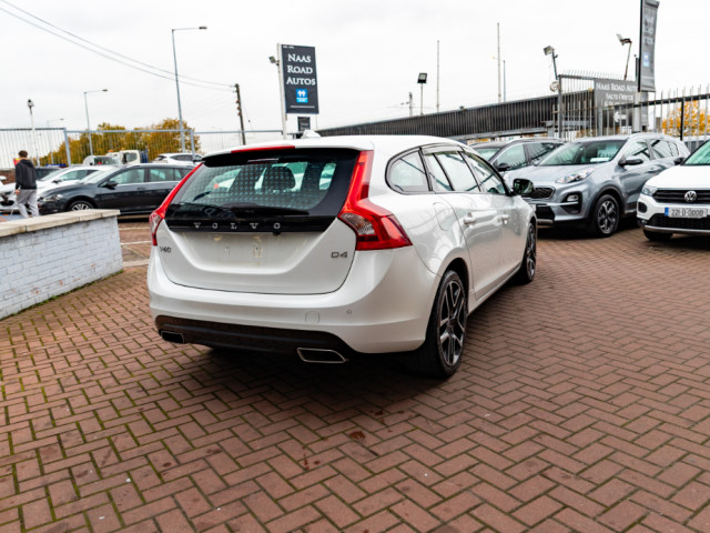 Image for 2017 Volvo V60 2.0D4 SE LUXURY DELUXE 5DR ESTATE AUTOMATIC // MINT CONDITION WITH ONLY 96, 000 KMS // BUY WITH CONFIDENCE AA AND SIMI APPROVED DEALER 2025 // FINANCE ARRANGED // ALL TRADE INS WELCOME // 