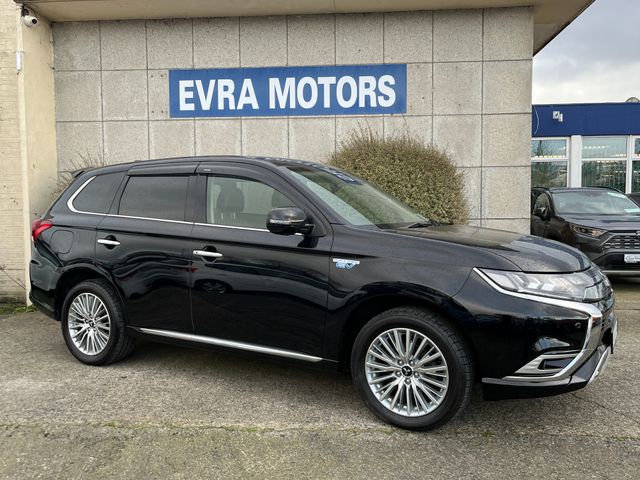 Image for 2020 Mitsubishi Outlander G 4WD HYBRID PLUG IN AUTOMATIC 2.4 PETROL //HIGH SPEC//HALF LEATHER HEATED SEATS//KEYLESS ENTRY//ADAPTIVE CRUISE CONTROL//HEATED STEERING WHEEL//