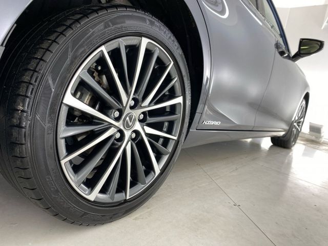Image for 2022 Lexus ES 300h Dynamic