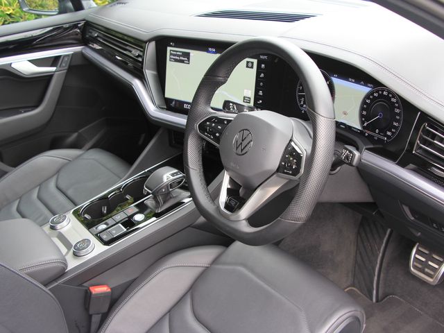 Image for 2023 Volkswagen Touareg Black Edition 2 seat commercial * sunroof 