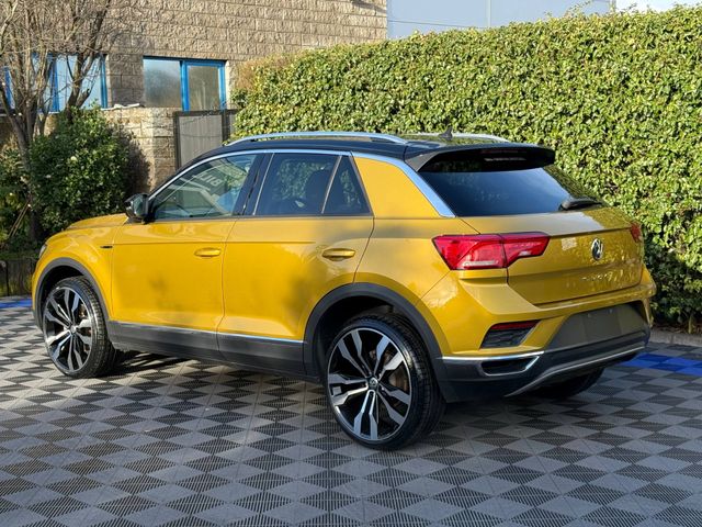 Image for 2020 Volkswagen T-Roc HIGHLINE R-LINE PACK 2.0 TDI // SERVICE HISTORY // NEW 20" DIAMOND CUT ALLOYS // APPLE CARPLAY/ANDROID AUTO