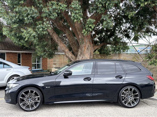 Image for 2023 BMW 3 Series SERVICE HISTORY. REAR CAMERA. 2 KEYS