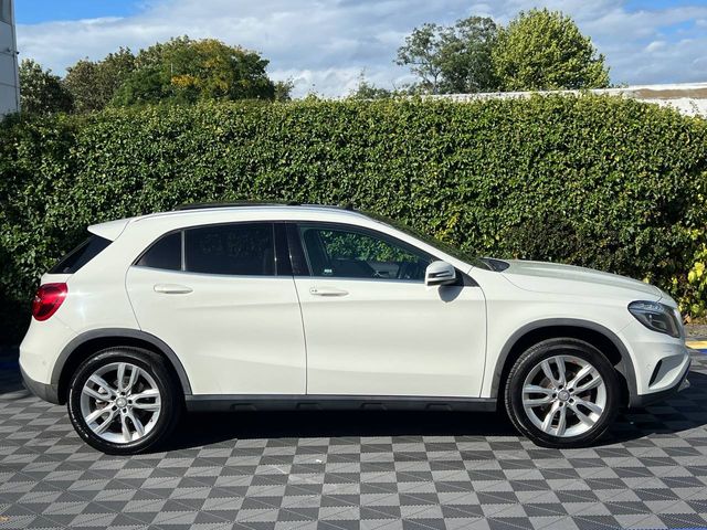 Image for 2015 Mercedes-Benz GLA Class GLA180 1.6 AUTO // OPENING PAN ROOF // LEATEHR HEATED & POWERED SEATS // REVERSE CAMERA