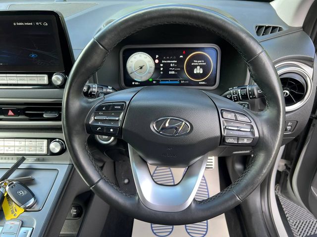 Image for 2023 Hyundai Kona PREMIUM 64 KWH // HEATED SEATS // REVERSE CAMERA // APPLE CARPLAY/ANDROID AUTO
