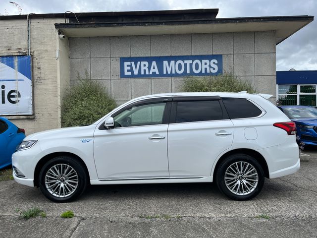 Image for 2021 Mitsubishi Outlander G 4WD PHEV AUTOMATIC 2.4 PETROL //HIGH SPEC//REVERSE CAMERA//HALF LEATHER ELECTRIC HEATED SEATS//HEATED STEERING WHEEL//ADAPTIVE CRUISE CONTROL//KEYLESS ENTRY//