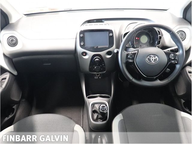 Image for 2021 Toyota Aygo 1.0 VVT-i x-play Smartphone