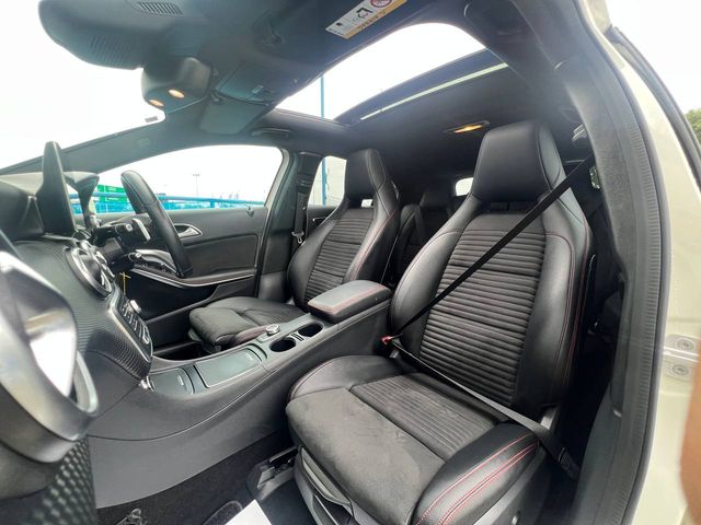 Image for 2018 Mercedes-Benz A Class A180 AMG-LINE PREMIUM 1.6 AUTO // PANORAMIC SUNROOF // LEATHER/ALCANTARA HEATED SPORT SEATS // REVERSE CAMERA