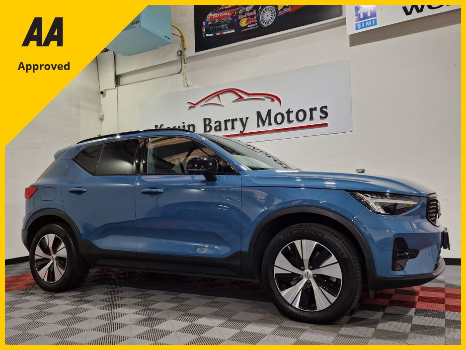 Image for 2023 Volvo XC40 T4 PLUS DARK RECHARGE AUTOMATIC **ONE OWNER / APPLE CARPLAY / CRUISE CONTROL / ELECTRIC BOOTLID / HEATED FRONT & REAR SEATS / HEATED STEERING WHEEL / 360 DEGREE CAMERA / WIRELESS PHONE CHARGING**