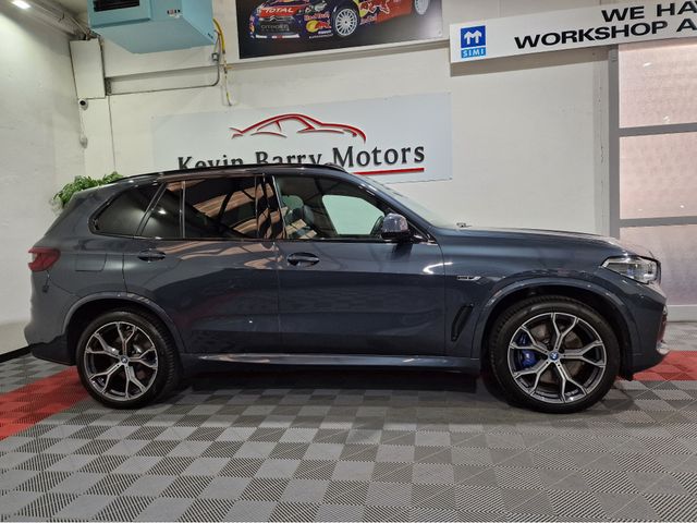 Image for 2022 BMW X5 45E M SPORT (COLOSSAL SPEC) AUTOMATIC **ACTIVE CRUISE CONTROL / BMW LASER HEADLIGHTS / COOLING & MASSAGE SEATS / COMFORT FRONT SEATS / HEADS UP DISPLAY / REVERSE CAMERA / WIRELESS PHONE CHARGING**